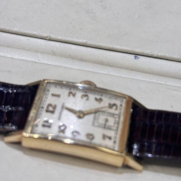 Vintage Hamilton 14K Yellow Gold Watch – Caliber 982M (Circa 1940s–50s) - Picture 5 of 9